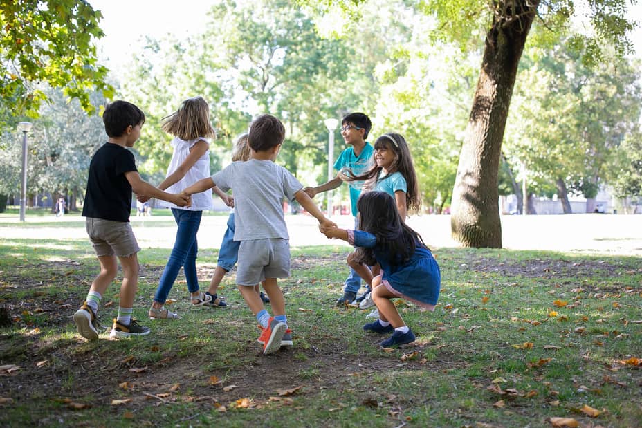 bambini-si-divertono-aperto